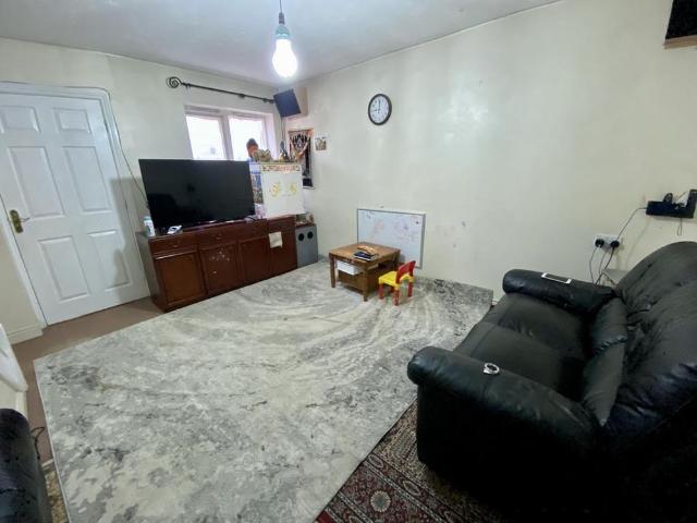 2 bedroom townhouse to rent