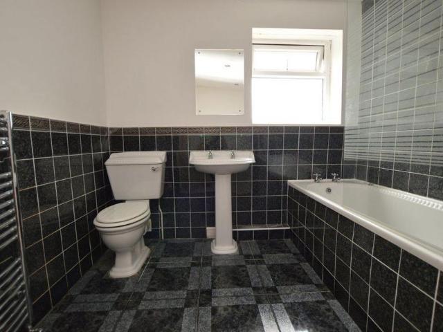 2 bedroom townhouse to rent