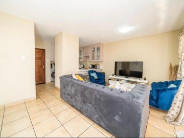2 Bedroom Townhouse To Rent in Castleview