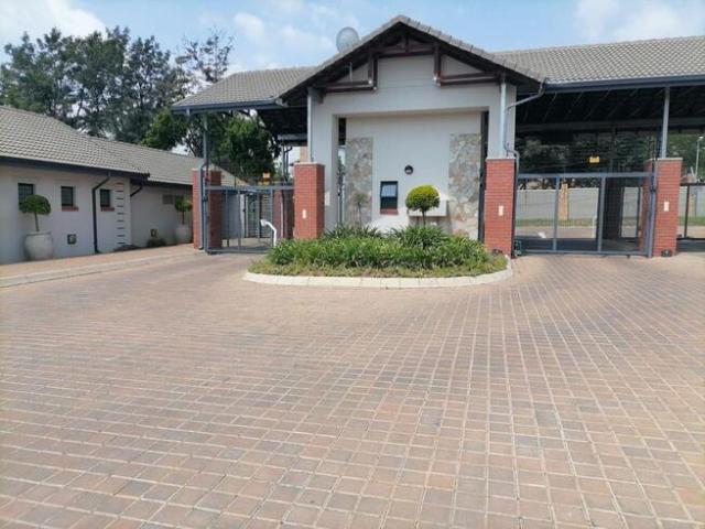 2 Bedroom Townhouse to Rent in Crowthorne Ah