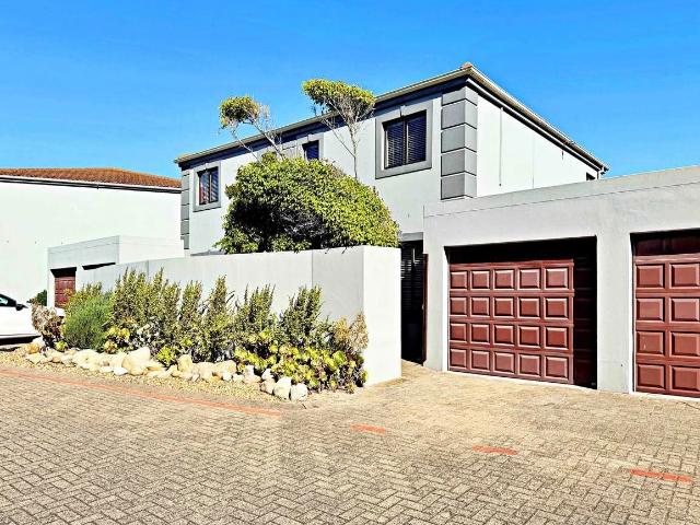 2 Bedroom Townhouse to Rent in Big Bay