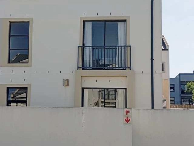 2 Bedroom Townhouse to Rent in Burgundy Estate