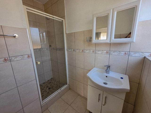 2 Bedroom Townhouse To Rent in Glen Lauriston