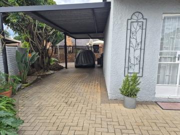 2 Bedroom Townhouse To Rent in Glen Marais