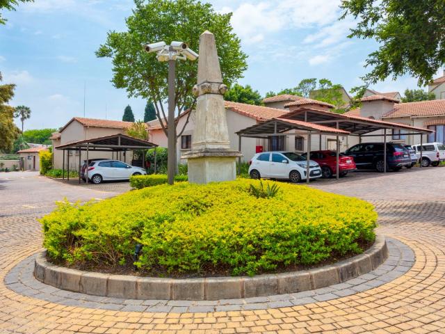 2 Bedroom Townhouse To Rent in Douglasdale