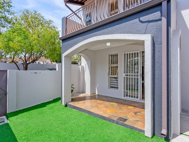 2 Bedroom Townhouse To Rent in Douglasdale