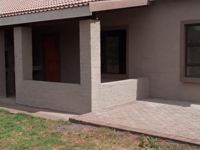 2 Bedroom Townhouse to Rent in Danielskuil