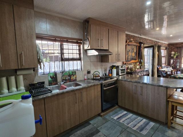 2 Bedroom Townhouse To Rent in Die Bult