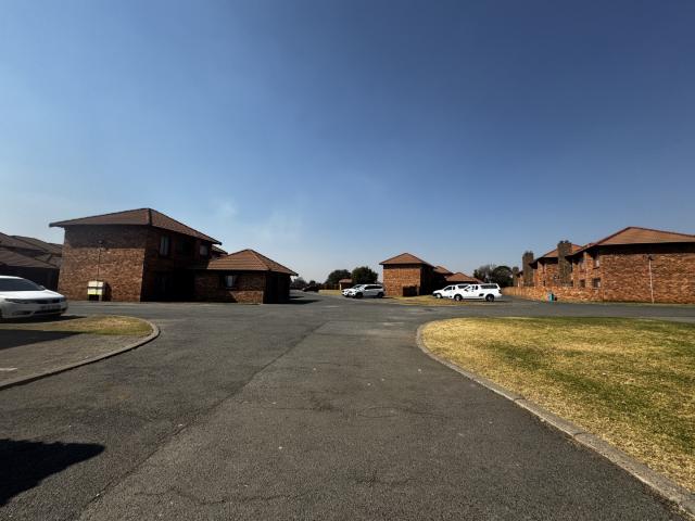 2 Bedroom Townhouse To Rent in Edleen