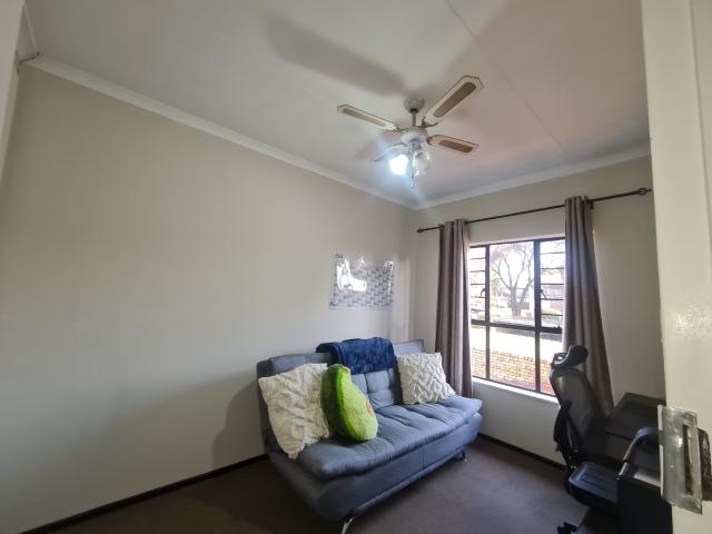 2 Bedroom Townhouse To Rent in Hennopspark