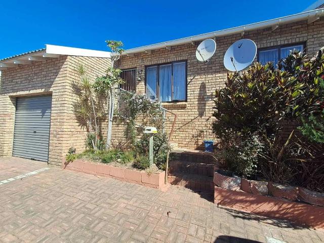 2 Bedroom Townhouse to Rent in Jeffreys Bay Central