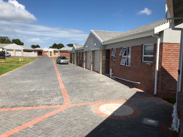 2 Bedroom Townhouse To Rent in Lorraine