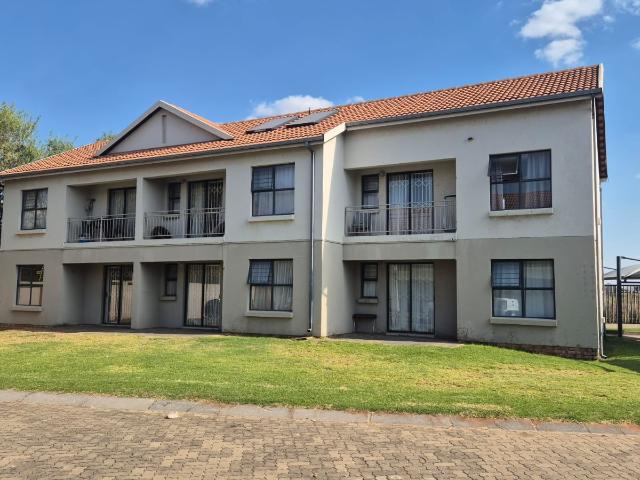 2 Bedroom Townhouse To Rent in Lakefield