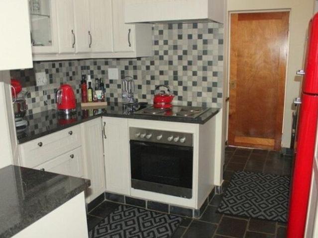 2 Bedroom Townhouse to Rent in Langenhovenpark