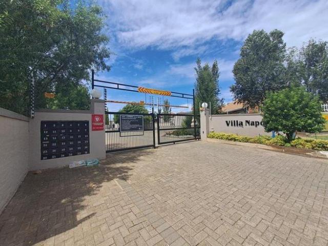 2 Bedroom Townhouse to Rent in Langenhovenpark