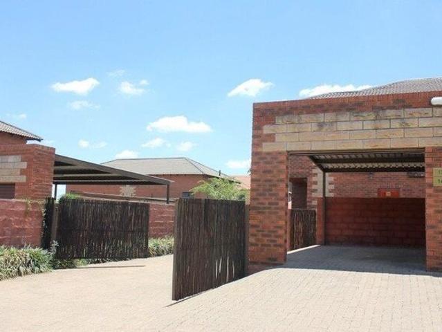 2 Bedroom Townhouse to Rent in Langenhovenpark