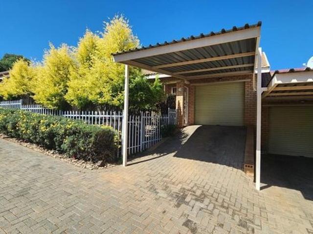 2 Bedroom Townhouse to Rent in Langenhovenpark