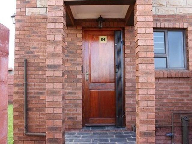 2 Bedroom Townhouse to Rent in Langenhovenpark