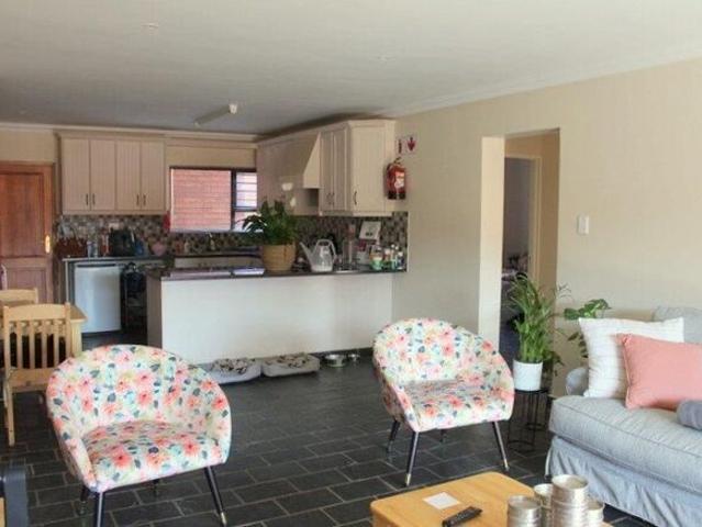 2 Bedroom Townhouse to Rent in Langenhovenpark