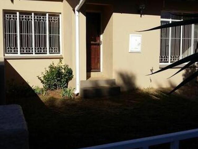 2 Bedroom Townhouse to Rent in Langenhovenpark