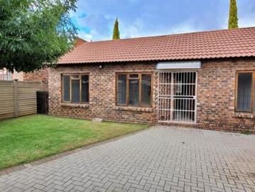 2 Bedroom Townhouse to Rent in Langenhovenpark