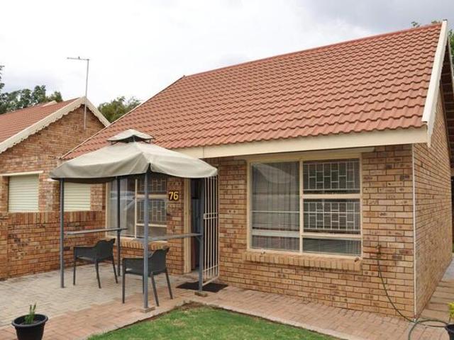 2 Bedroom Townhouse to Rent in Langenhovenpark