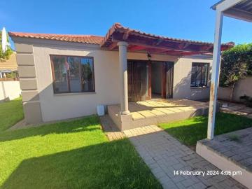 2 Bedroom Townhouse to Rent in Langenhovenpark