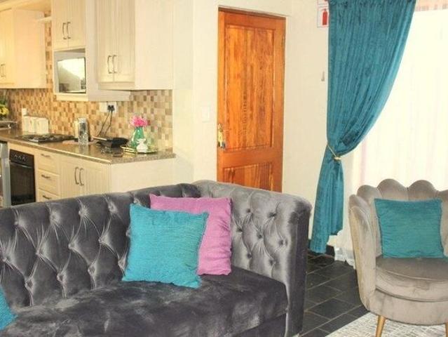 2 Bedroom Townhouse to Rent in Langenhovenpark