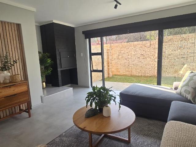 2 Bedroom Townhouse To Rent in Lynnwood
