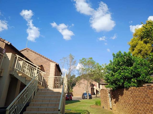 2 Bedroom Townhouse to Rent in Mooikloof Ridge