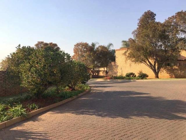 2 Bedroom Townhouse to Rent in Moreleta Park