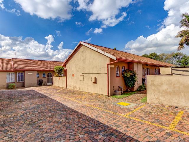 2 Bedroom Townhouse To Rent in Norkem Park