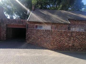2 Bedroom Townhouse to Rent in Navalsig