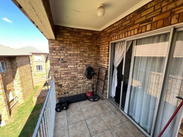 2 Bedroom Townhouse To Rent in South Crest