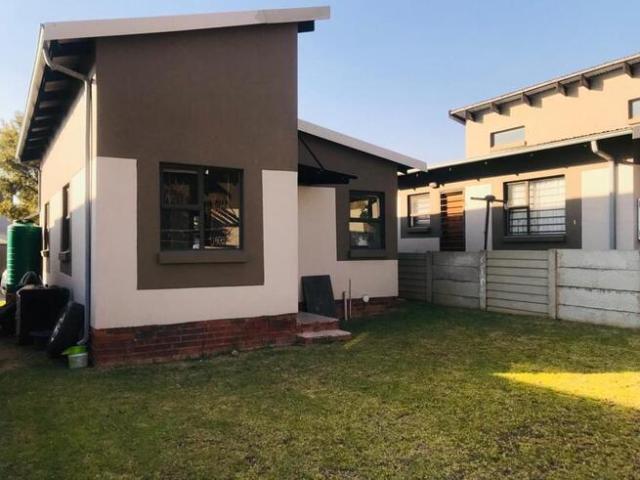 2 Bedroom Townhouse to Rent in Sagewood