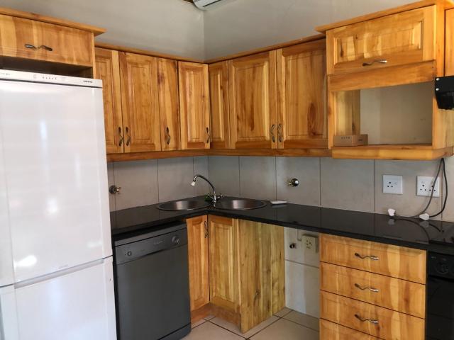 2 Bedroom Townhouse To Rent in Shelly Beach