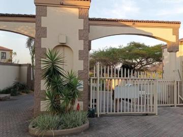 2 Bedroom Townhouse to Rent in Stonehenge Ext 8