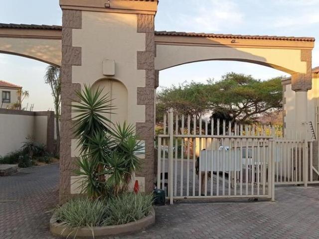 2 Bedroom Townhouse to Rent in Stonehenge Ext 8