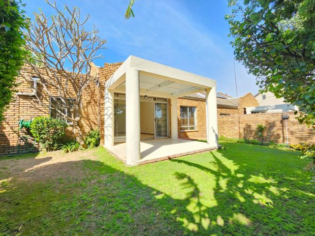 2 Bedroom Townhouse To Rent in Sunninghill