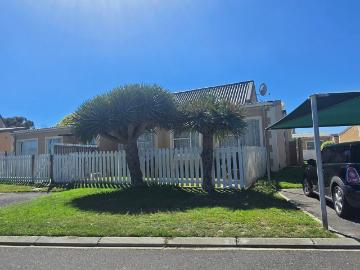 2 Bedroom Townhouse To Rent in Sunridge