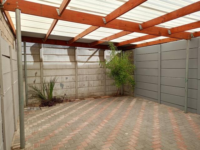 2 Bedroom Townhouse To Rent in Pelican Park