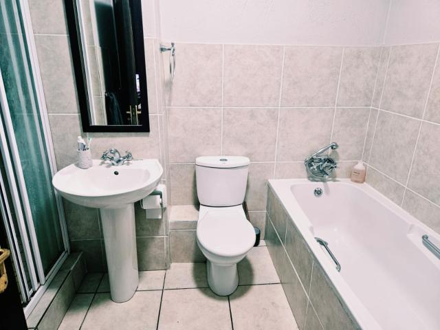 2 Bedroom Townhouse To Rent in Plantations Estate