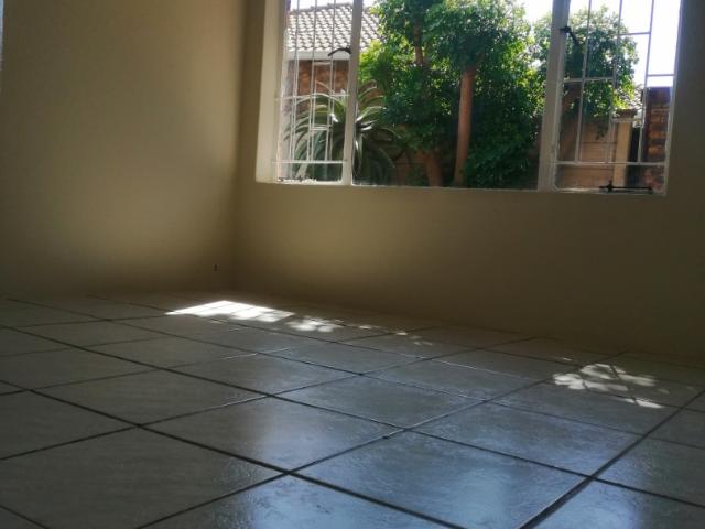2 Bedroom Townhouse To Rent in Rooihuiskraal