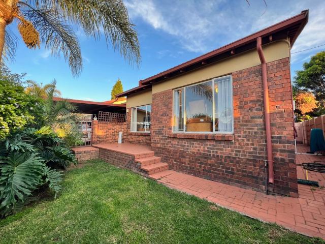 2 Bedroom Townhouse To Rent in Radiokop