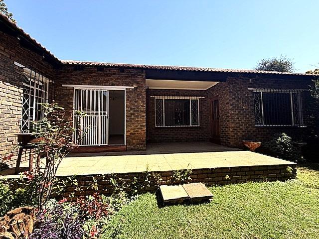 2 Bedroom Townhouse To Rent in Weltevreden Park