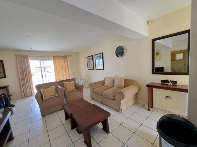 2 Bedroom Townhouse To Rent in West Bank