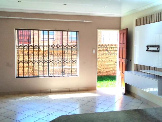 2 Bedroom Townhouse To Rent in Witpoortjie