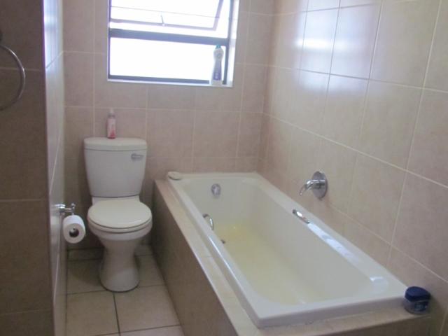 2 Bedroom Townhouse To Rent in Willow Park Manor