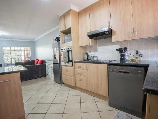 2 Bedroom Townhouse To Rent in The Wilds