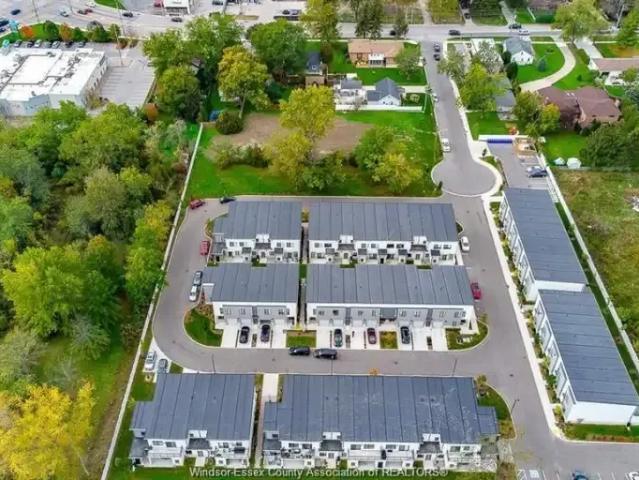 2 Bedroom Townhouse Windsor ON 100809849